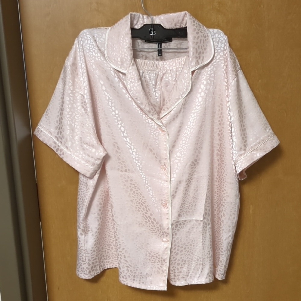 BCBG MAX AZARIA Silky Soft 2 Piece Lounge Wear Set - EUC
